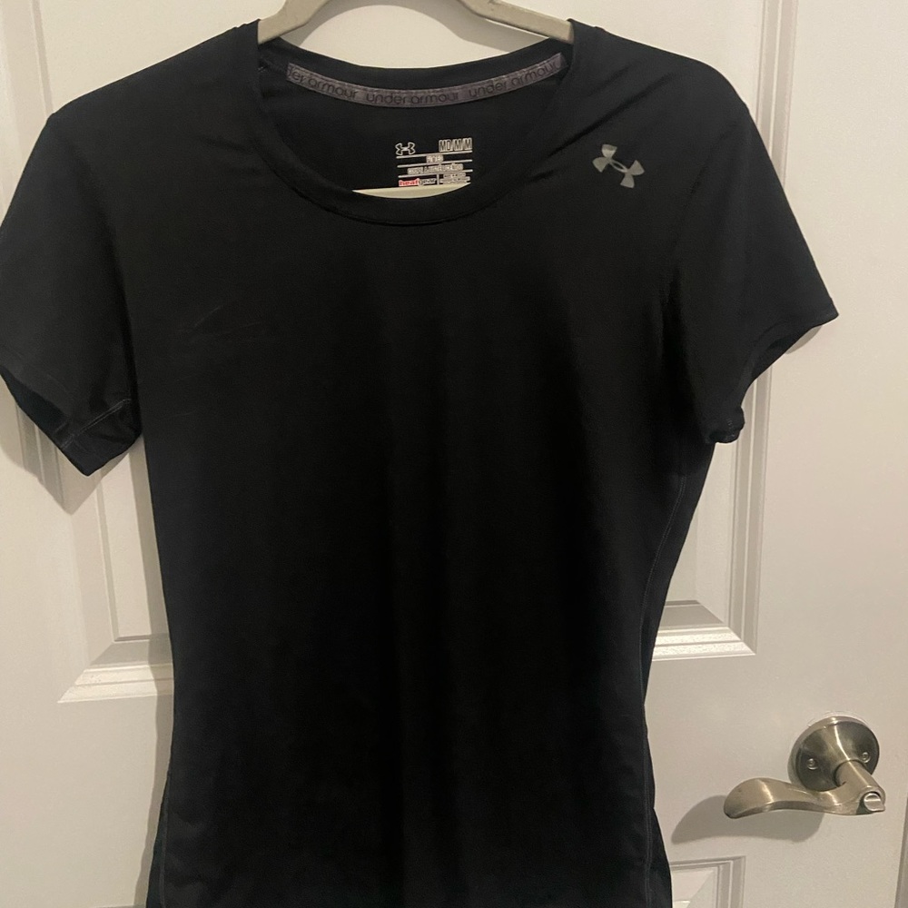 Undearmour women’s fitted shirt